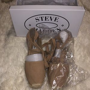 Strappy close toed sandals by Steve Madden